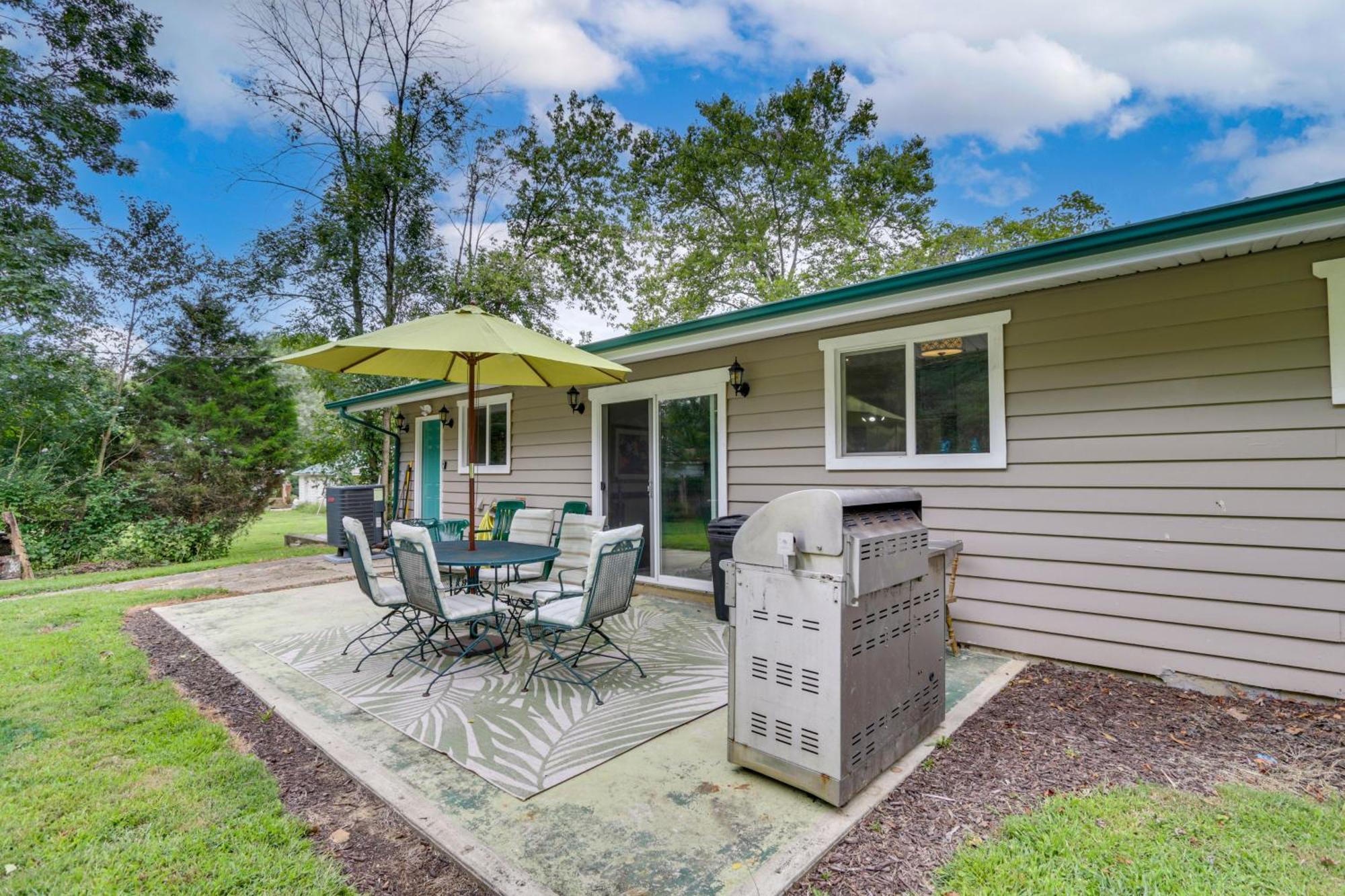 Cottage With Yard And Grill About 21 Mi To Hocking Hills! Nelsonville Exterior photo