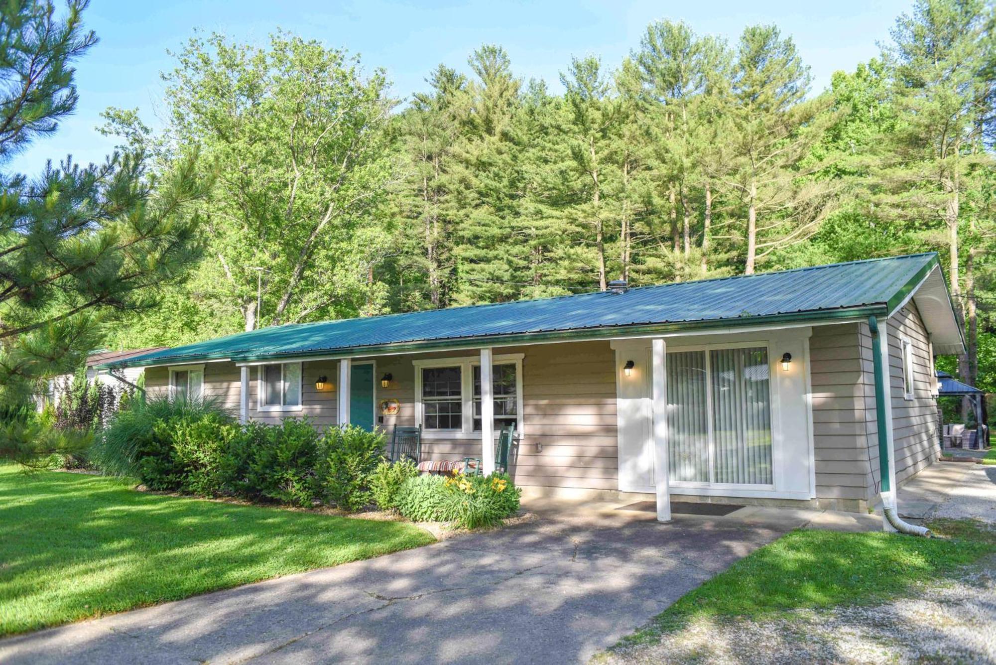 Cottage With Yard And Grill About 21 Mi To Hocking Hills! Nelsonville Exterior photo